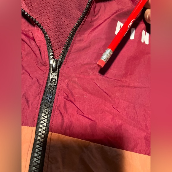 Pink Victoria secret wind breaker - Picture 2 of 8